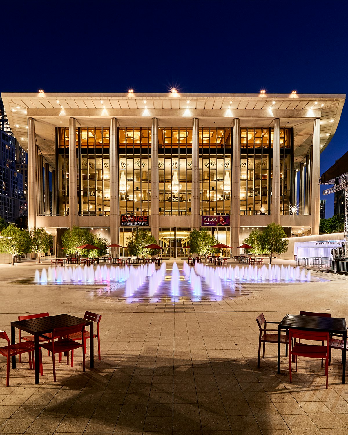 The Music Center's Dorothy Chandler Pavilion and Jerry Moss Plaza. Mario de Lopez for The Music Center.